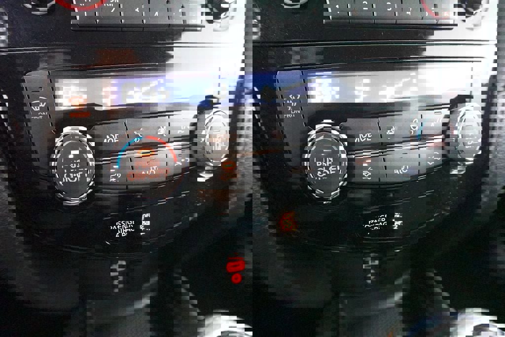 Used 2017 Nissan Rogue SV image 19