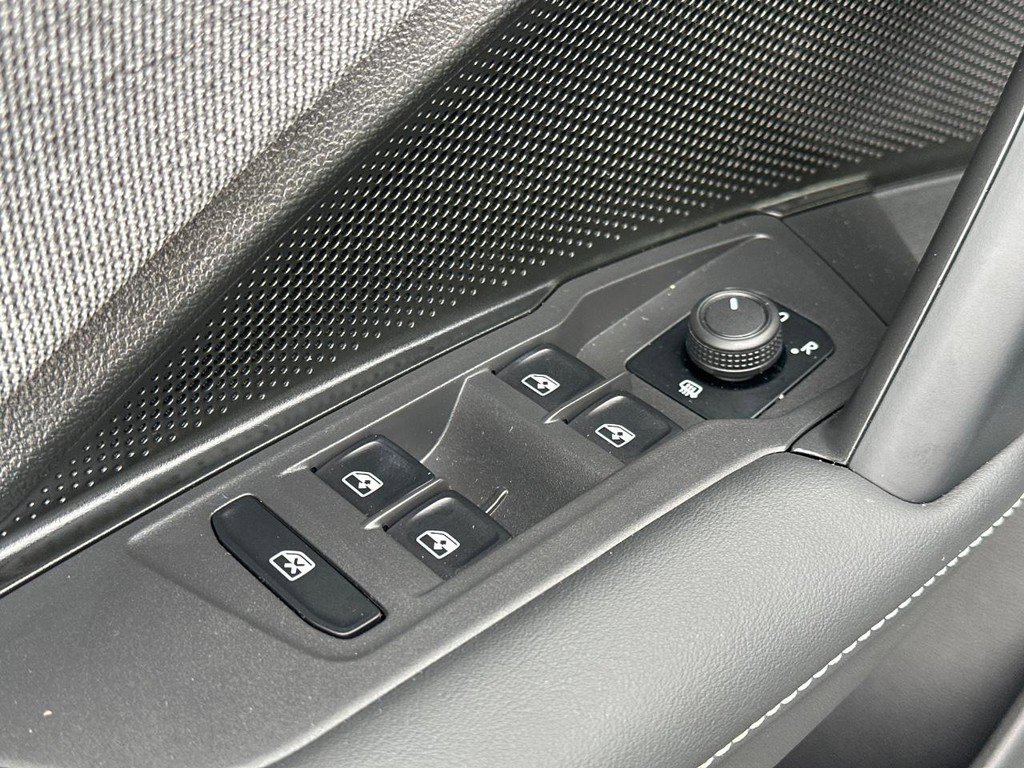 Used 2025 Volkswagen Tiguan S image 21