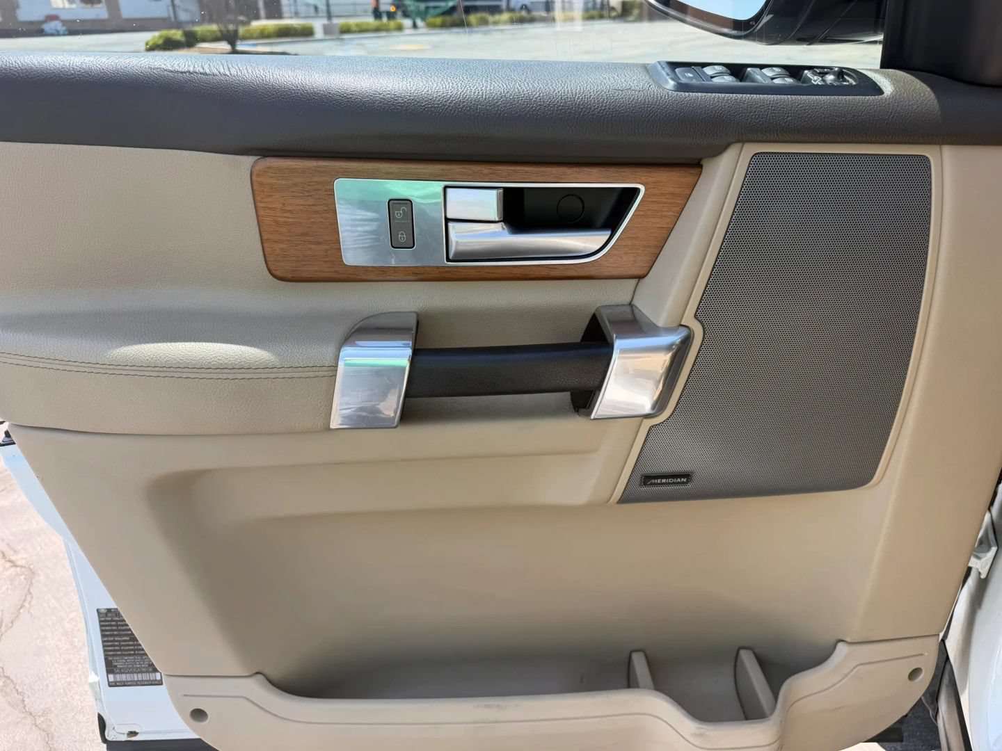 Used 2016 Land Rover LR4 HSE AWD/4WD image 9