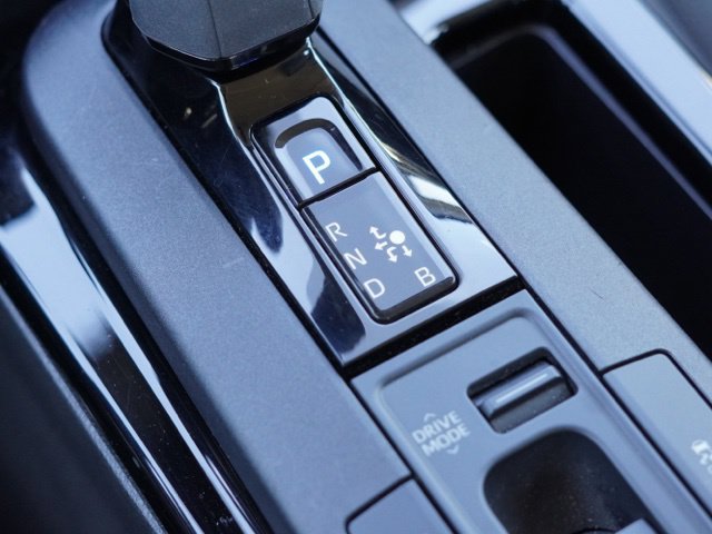 Used 2025 Toyota Prius LE FWD image 30
