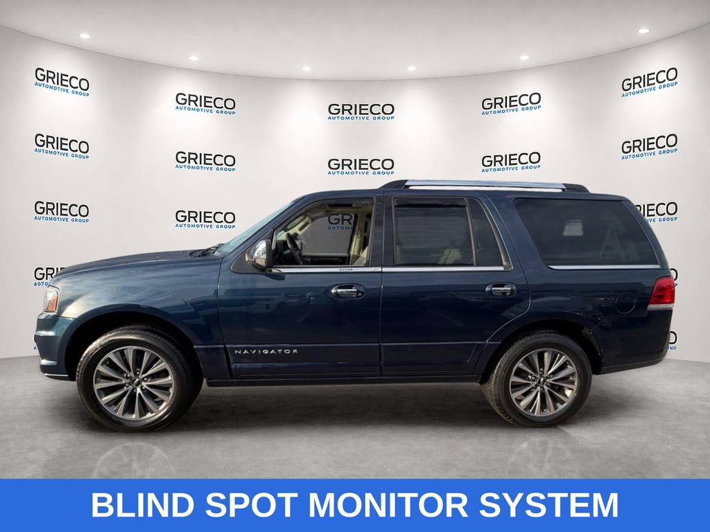 Used 2017 Lincoln Navigator Select RWD image 4