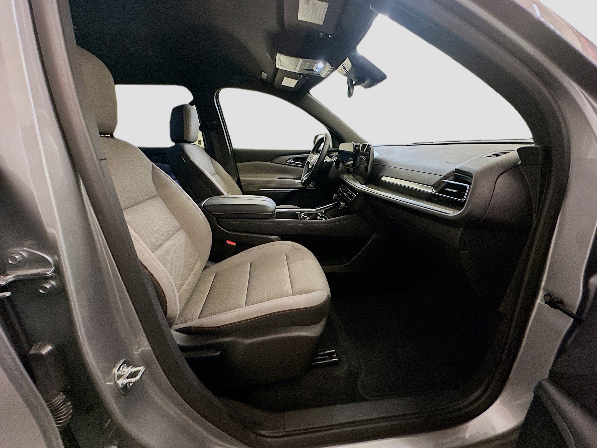 Used 2025 Chevrolet Traverse LT image 33