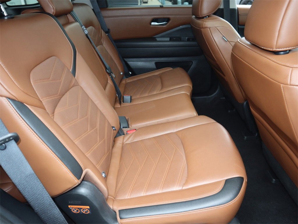 Certified 2022 Nissan Pathfinder Platinum w/ Cargo Package image 26