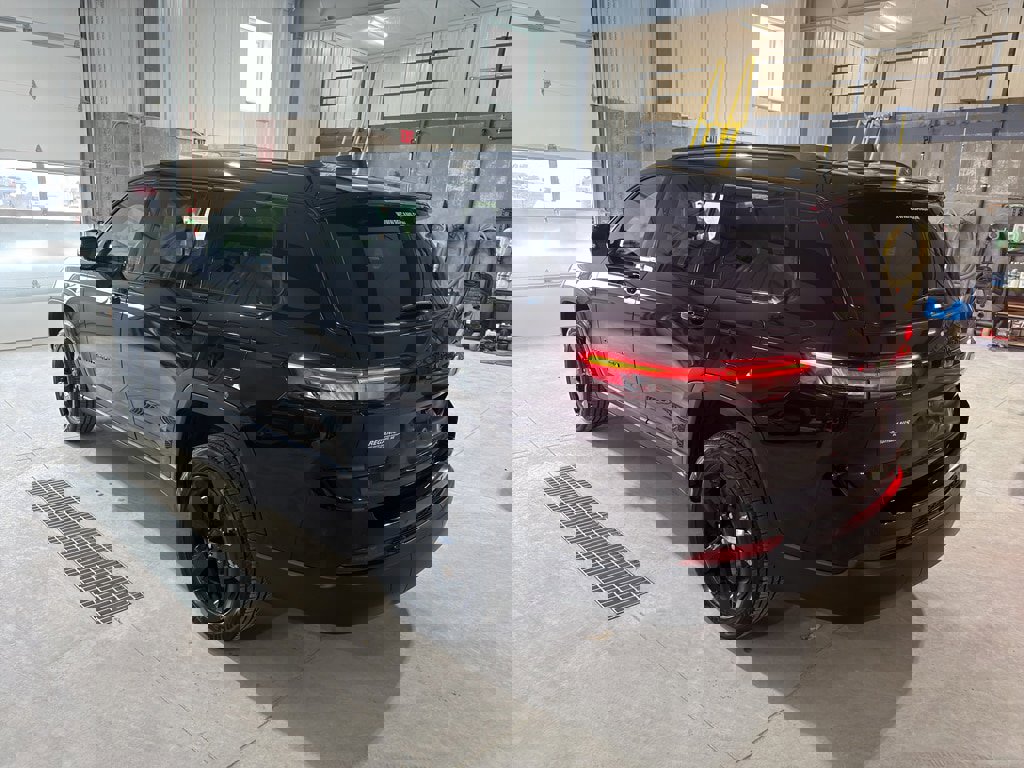 Used 2023 Jeep Grand Cherokee L Laredo AWD/4WD image 3