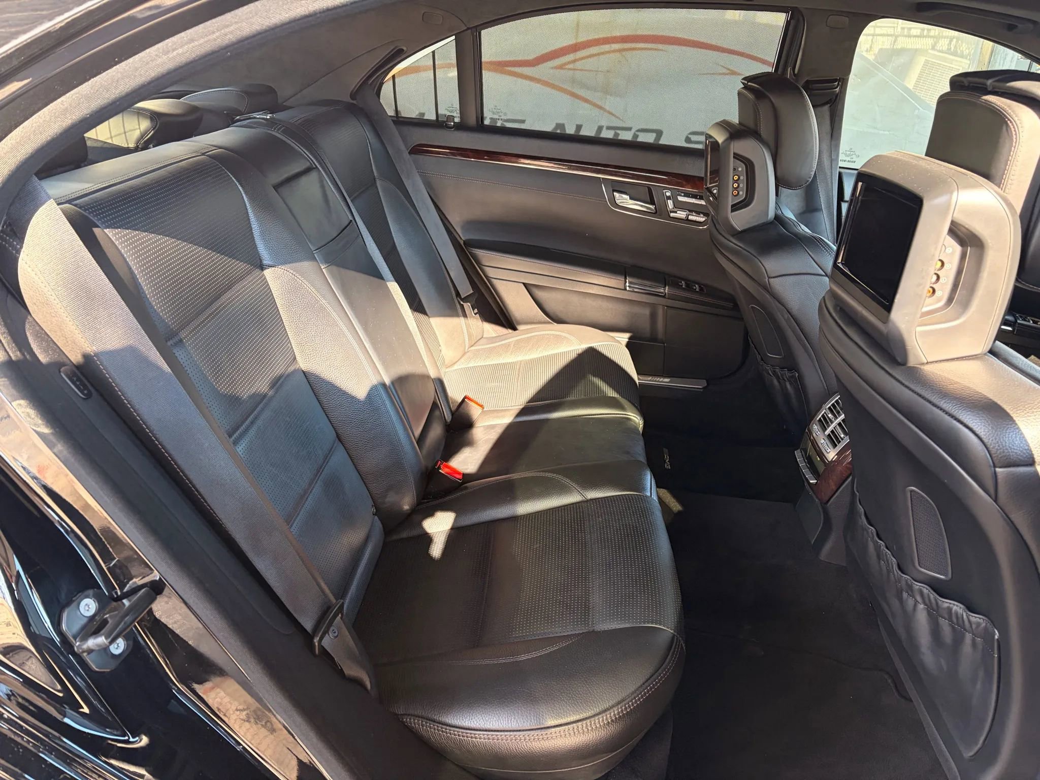 Used 2011 Mercedes-Benz S 63 AMG image 30