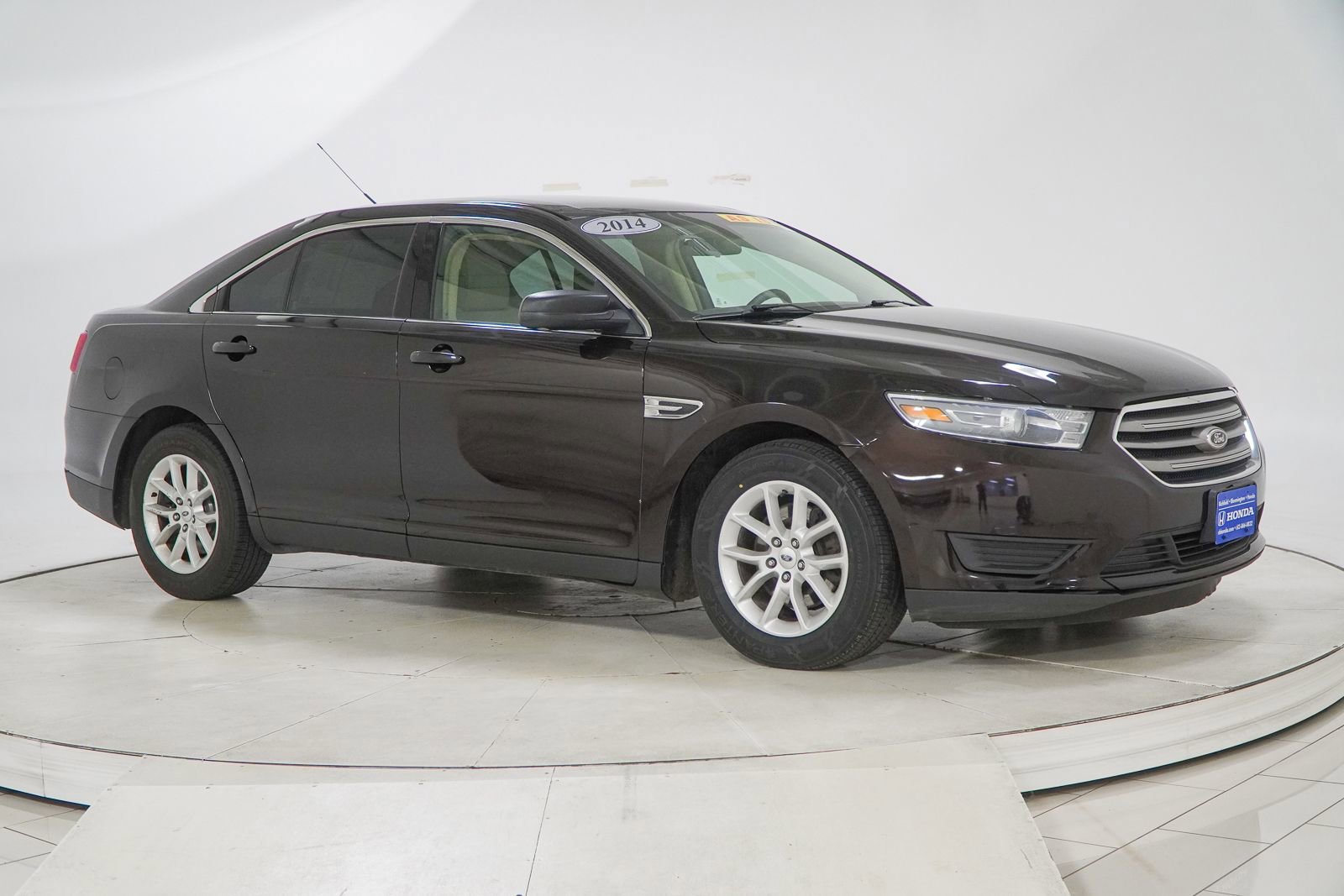 Used 2014 Ford Taurus SE FWD image 12