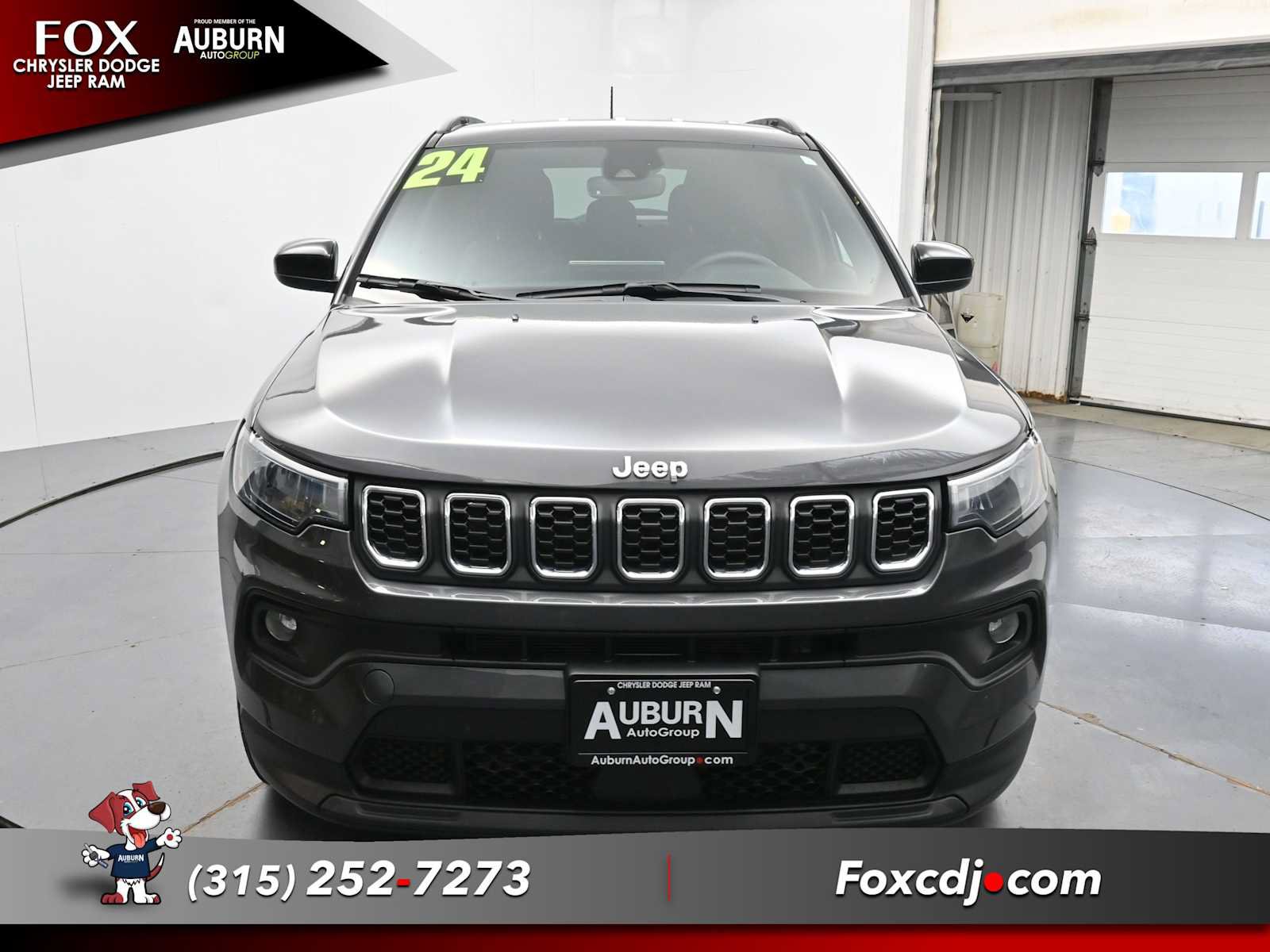 Used 2024 Jeep Compass Latitude w/ Convenience Group AWD/4WD image 3