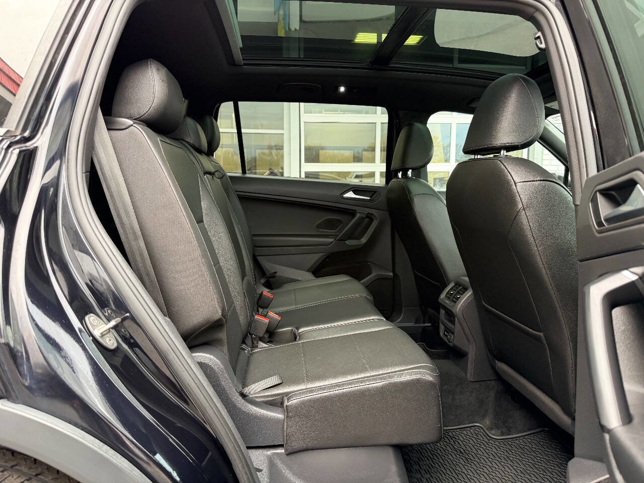 Used 2019 Volkswagen Tiguan SEL Premium R-Line image 34