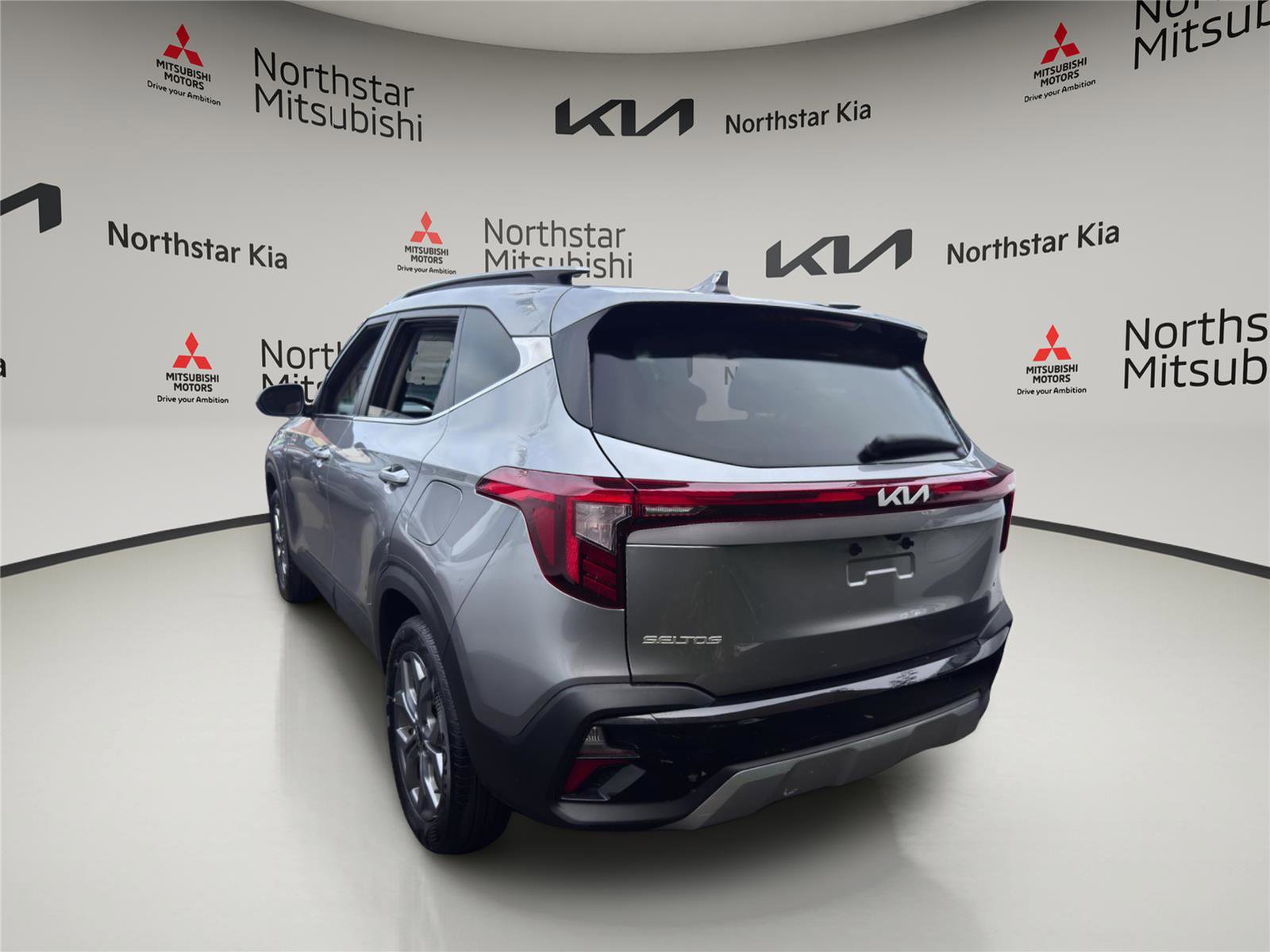 Used 2024 Kia Seltos S image 2