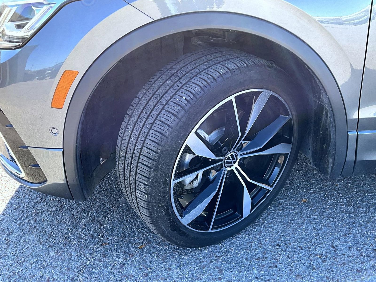 Used 2023 Volkswagen Tiguan SEL R-Line image 23