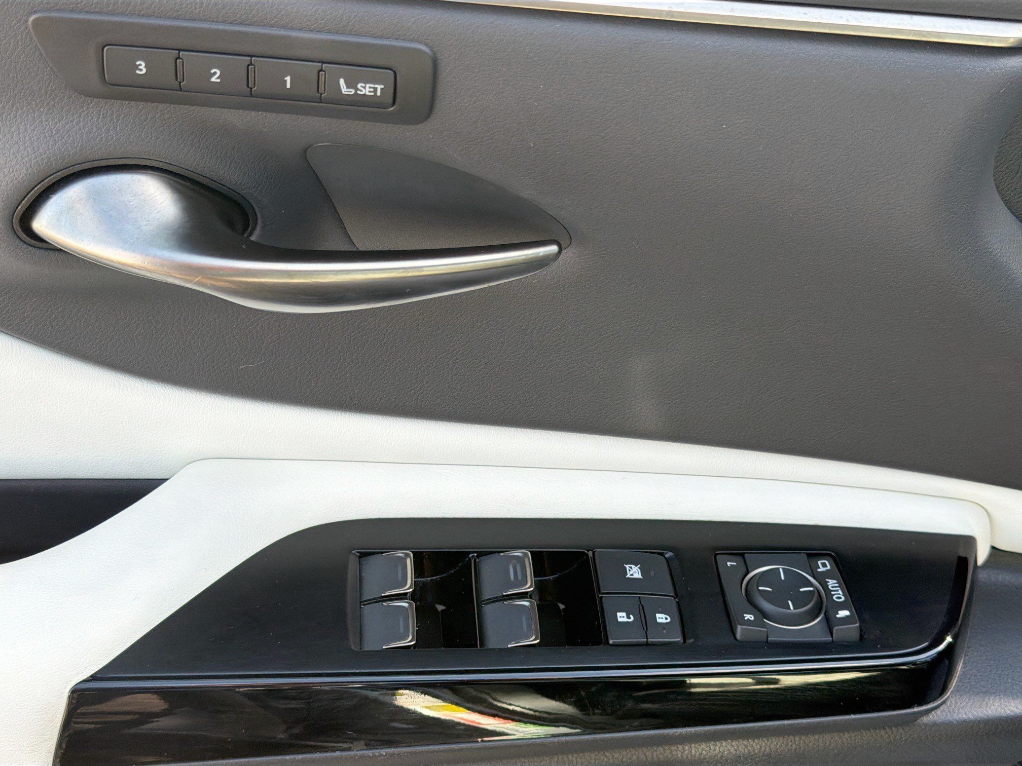 Used 2023 Lexus ES 350 F Sport w/ Accessory Package (Z2) FWD image 23