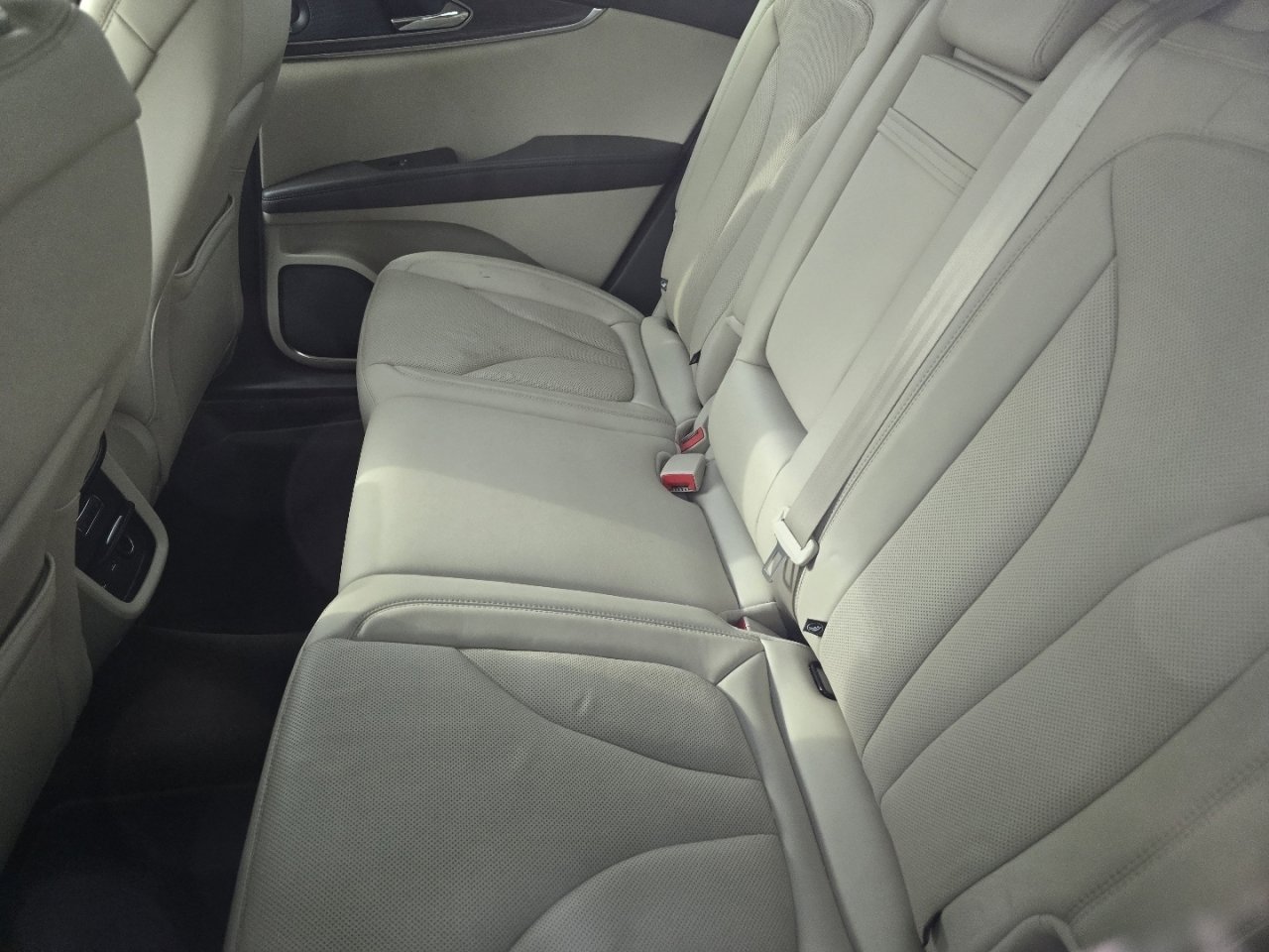 Used 2020 Lincoln Nautilus Reserve image 19