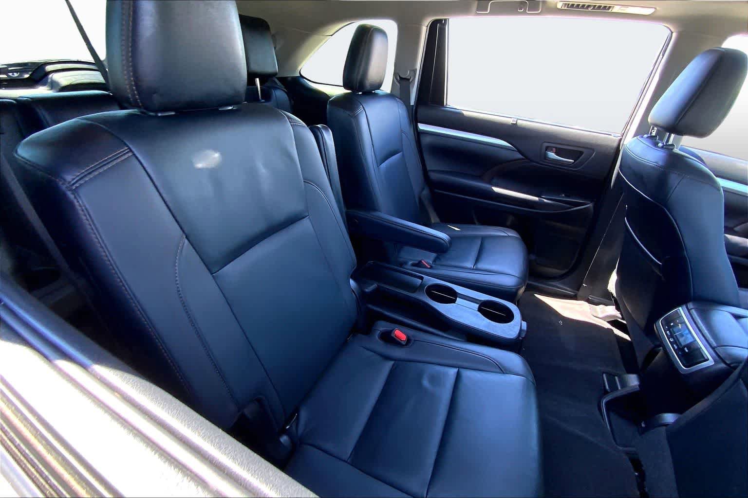 Used 2019 Toyota Highlander XLE AWD/4WD image 19
