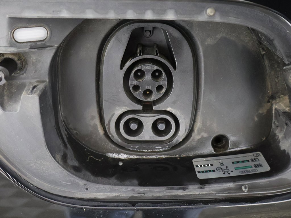 Used 2021 Volkswagen ID.4 Pro image 17