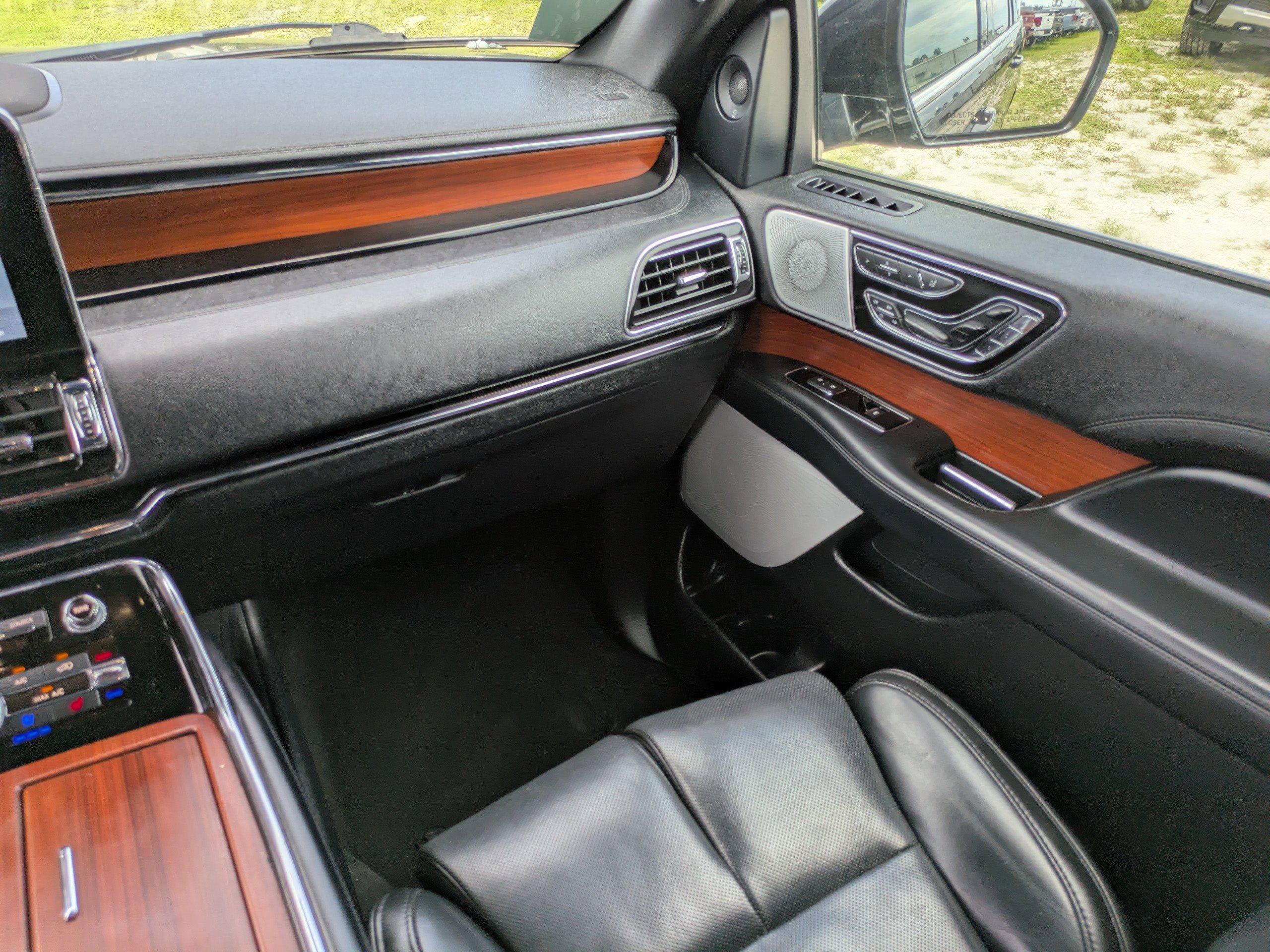 Used 2021 Lincoln Navigator Reserve w/ Luxury Package image 16