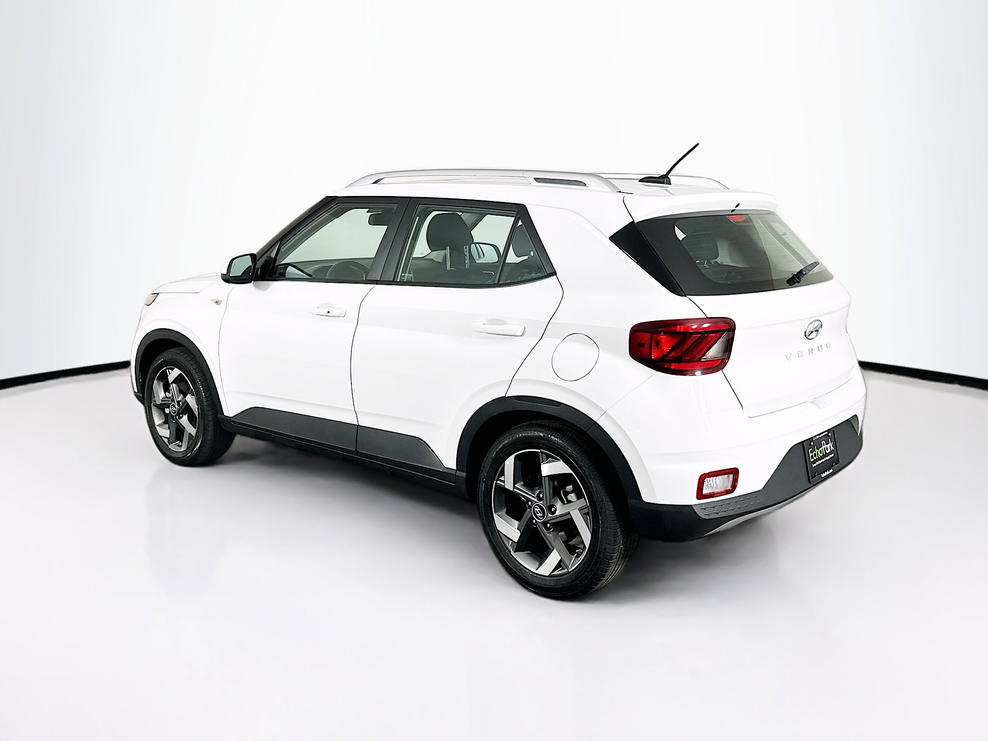 Used 2025 Hyundai Venue SEL image 5