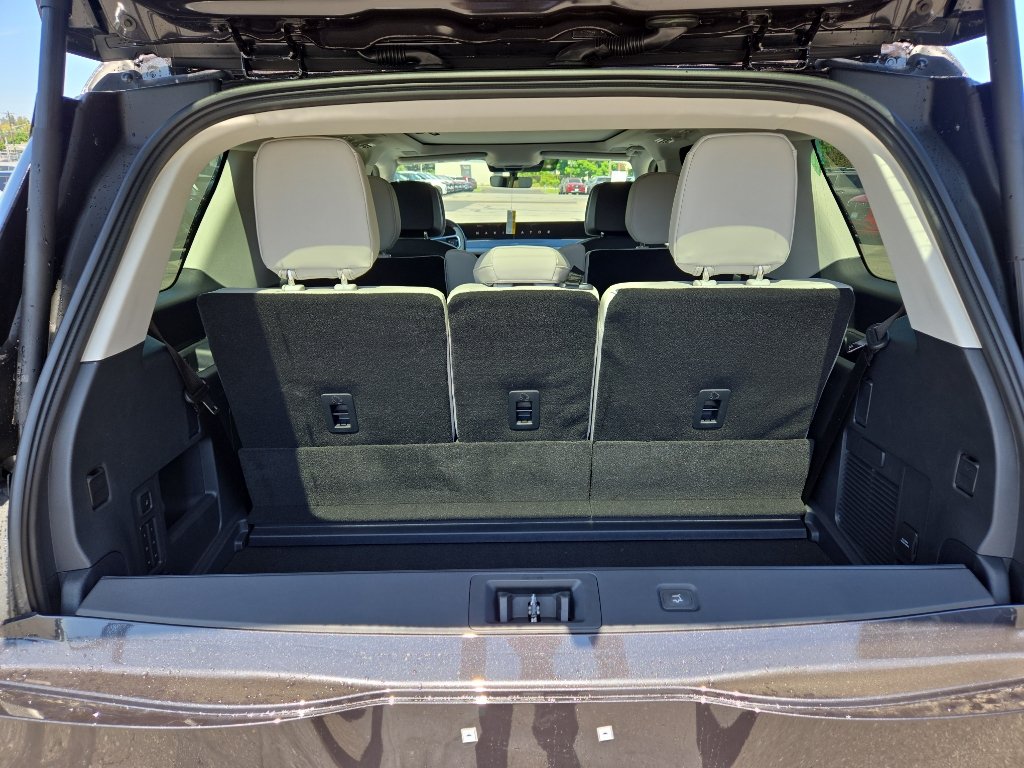 New 2026 Lincoln Navigator Reserve w/ Jet Appearance Package AWD/4WD image 15