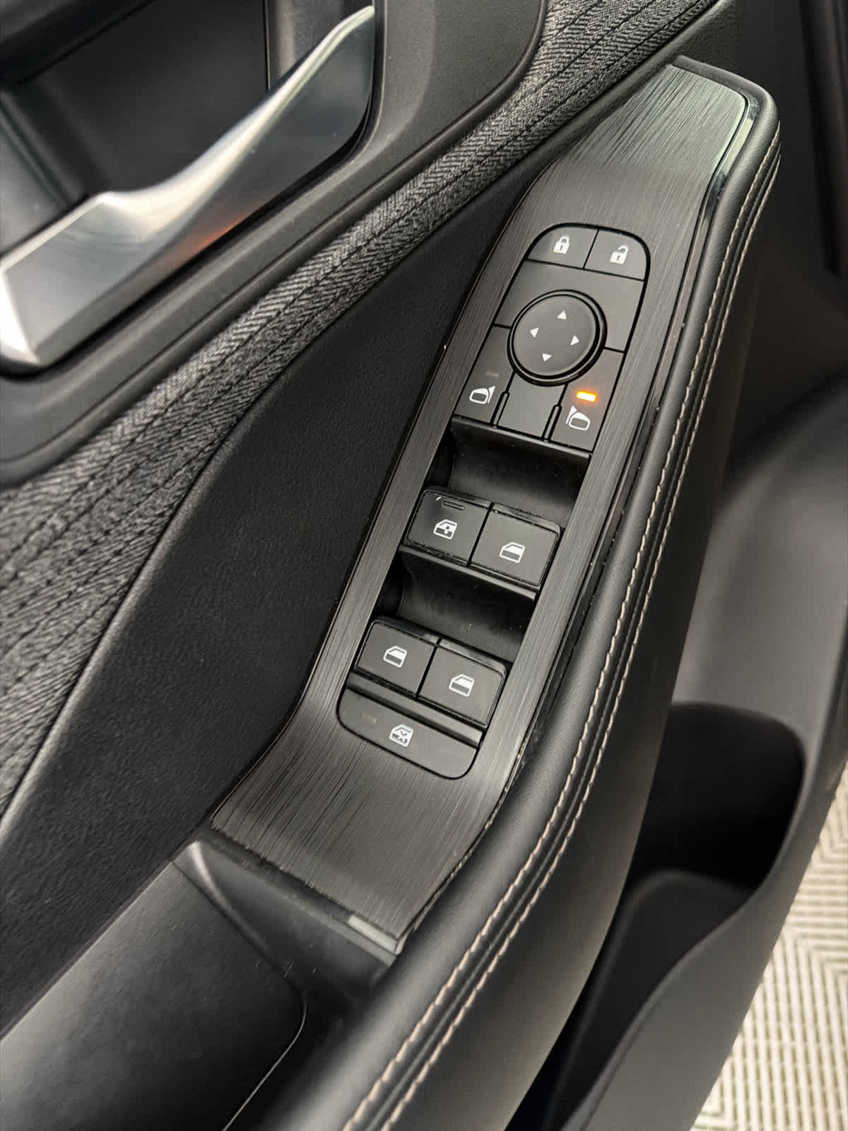 Used 2023 Nissan Rogue SV AWD/4WD image 23