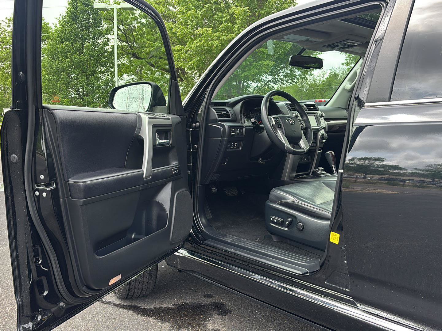 Used 2018 Toyota 4Runner Limited AWD/4WD image 2