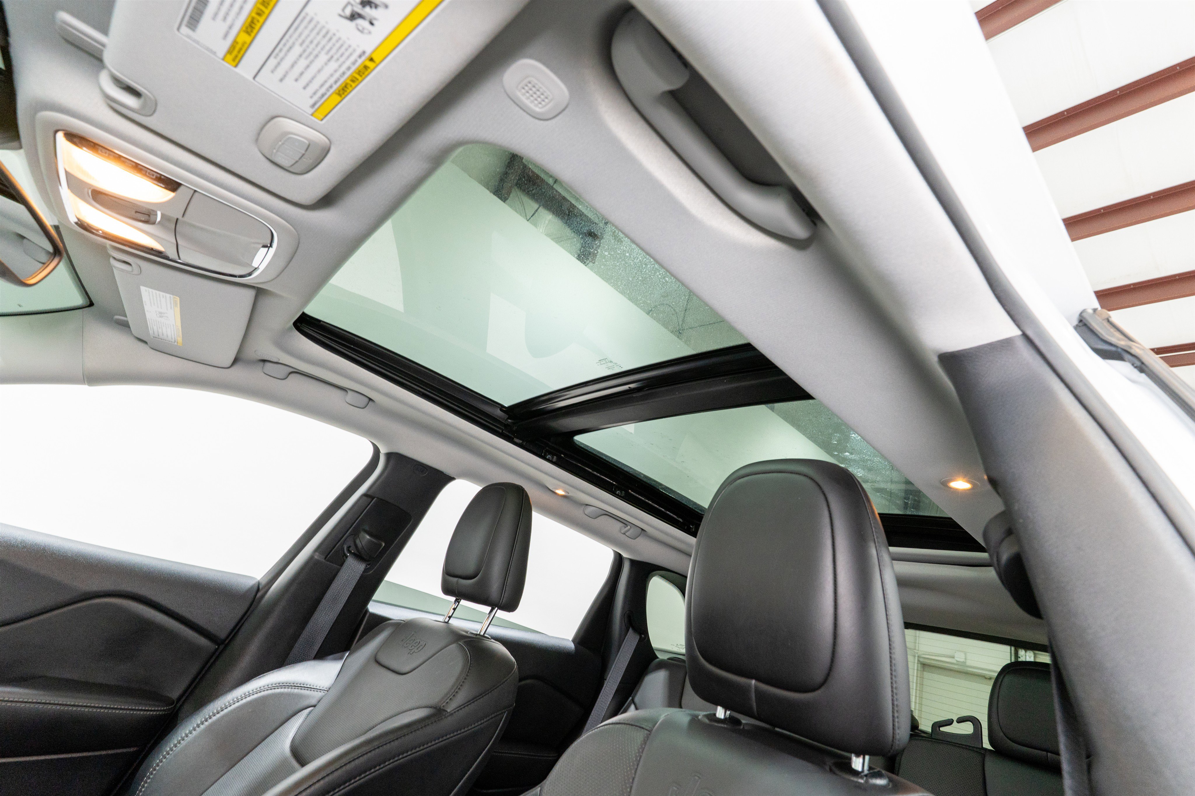 Used 2023 Jeep Cherokee Altitude Lux w/ Lux Elite Package AWD/4WD image 17