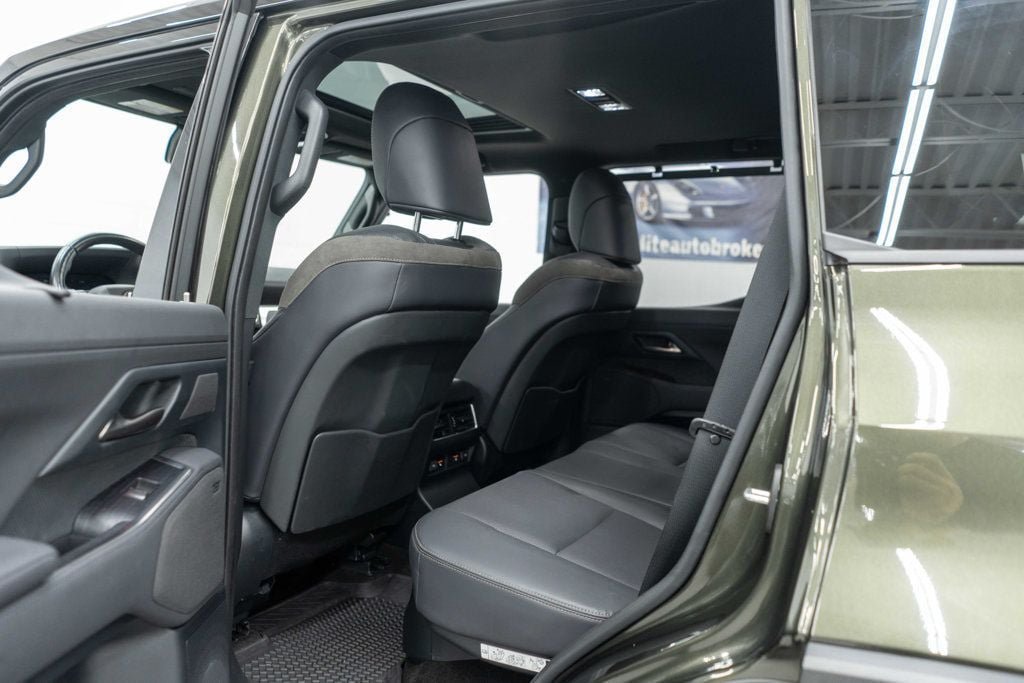 Used 2024 Lexus GX 550 AWD/4WD image 15