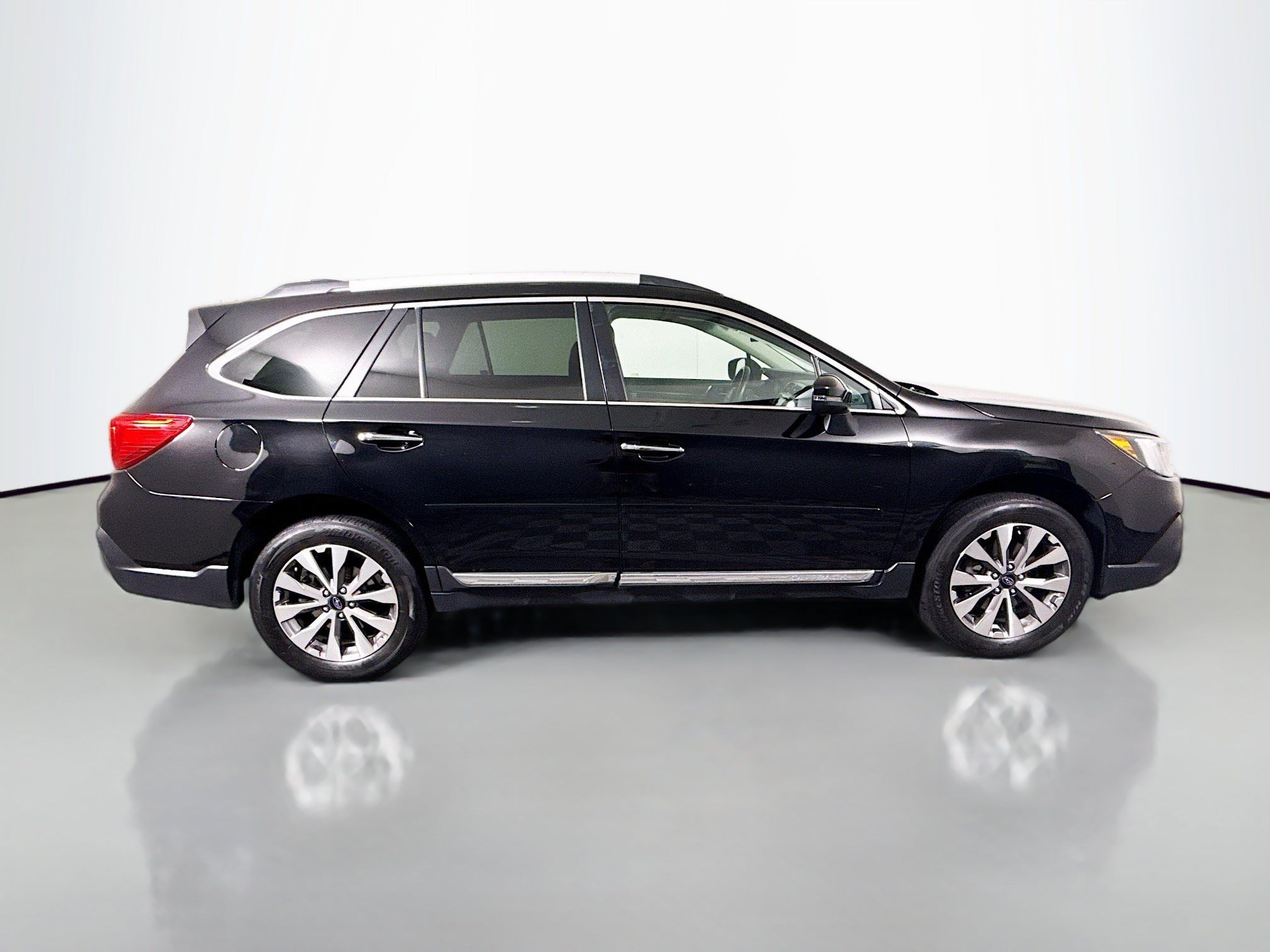 Used 2018 Subaru Outback 2.5i Touring AWD/4WD image 11