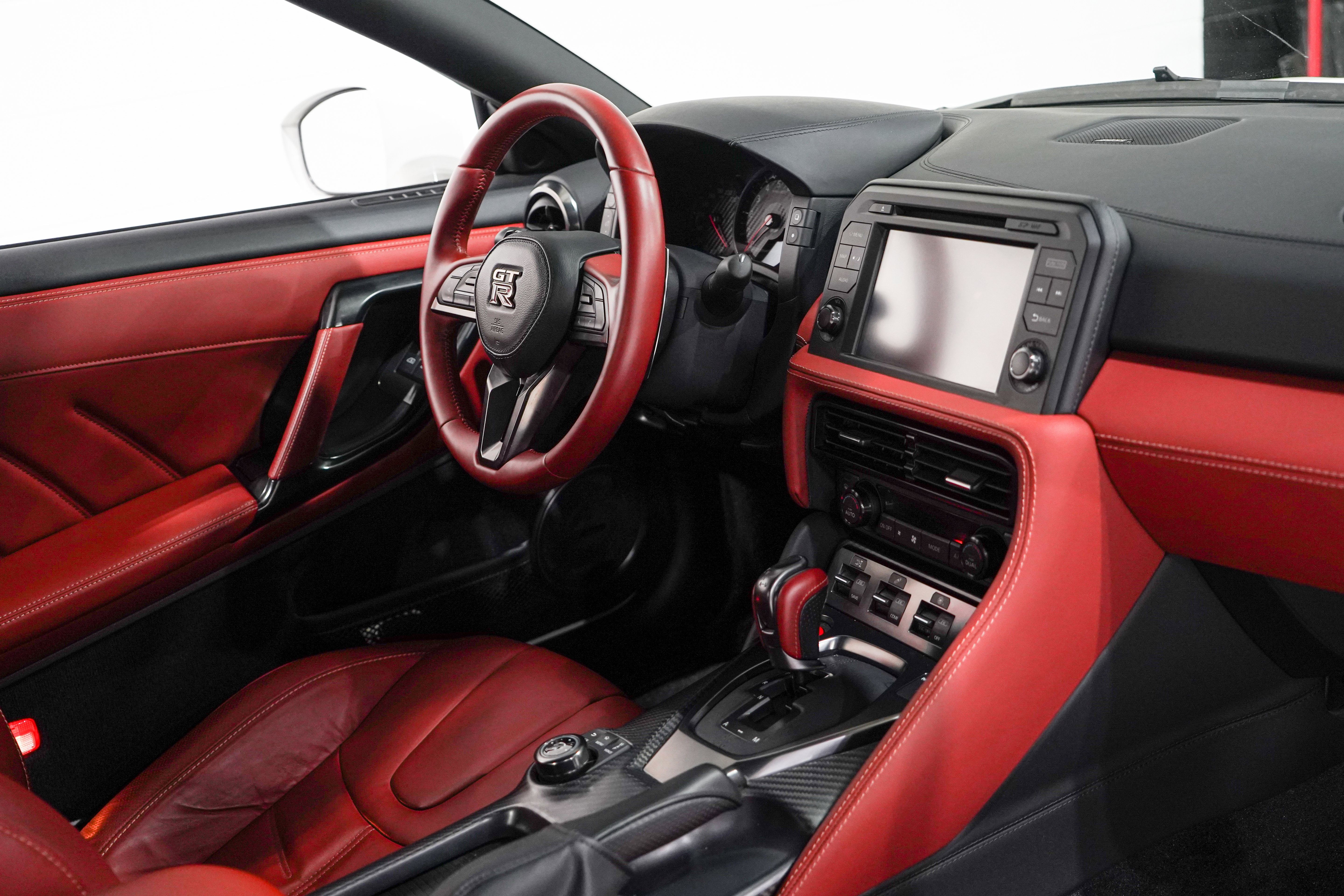 Used 2021 Nissan GT-R Premium AWD/4WD image 17