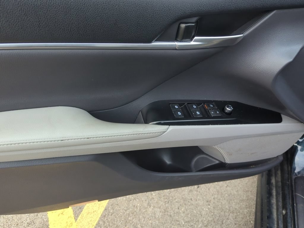 Used 2020 Toyota Camry XSE w/ Navigation Package FWD image 8