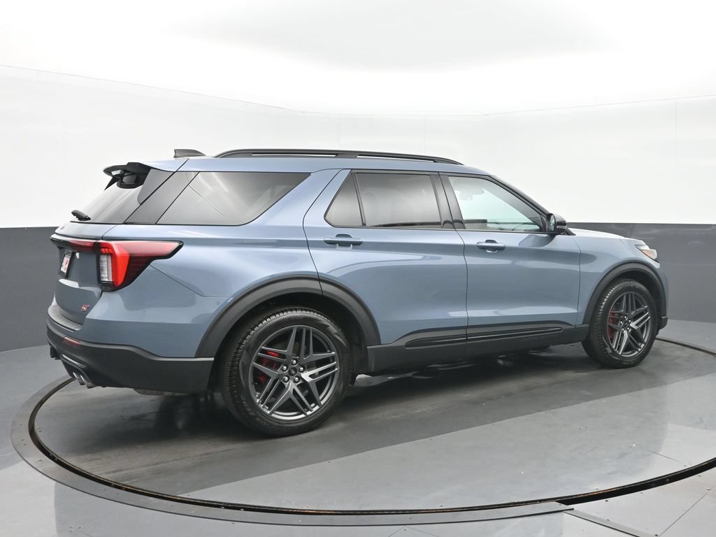 Used 2025 Ford Explorer ST AWD/4WD image 3