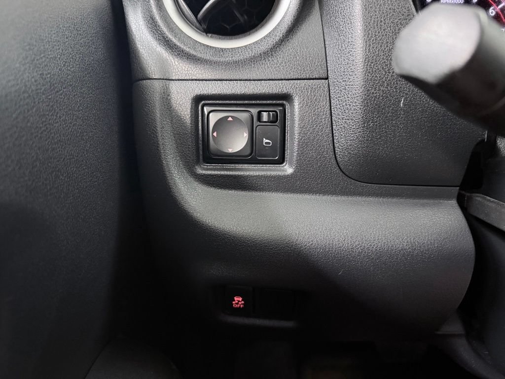 Used 2014 Nissan Versa Note SV FWD image 16