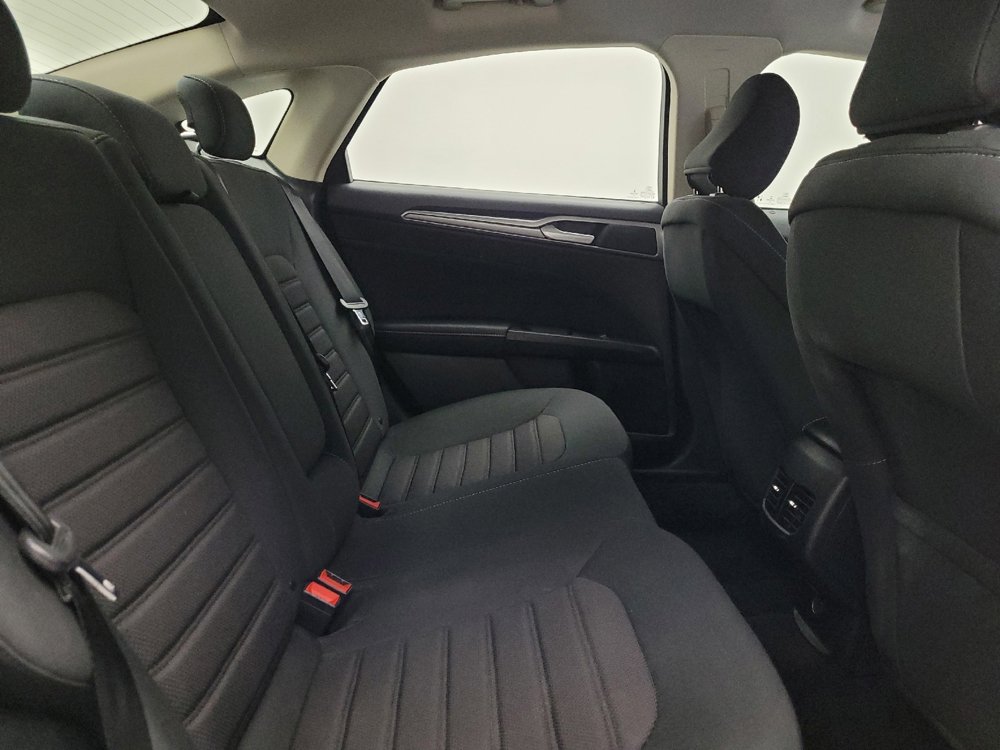 Used 2020 Ford Fusion SE image 19