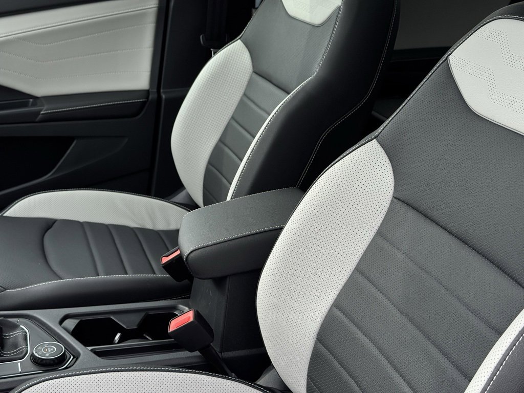 New 2025 Volkswagen Taos SEL image 20