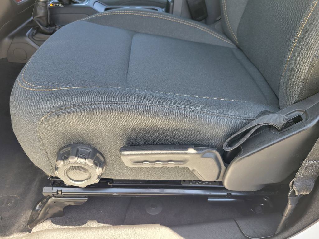 Used 2025 Jeep Wrangler Unlimited Sport AWD/4WD image 16