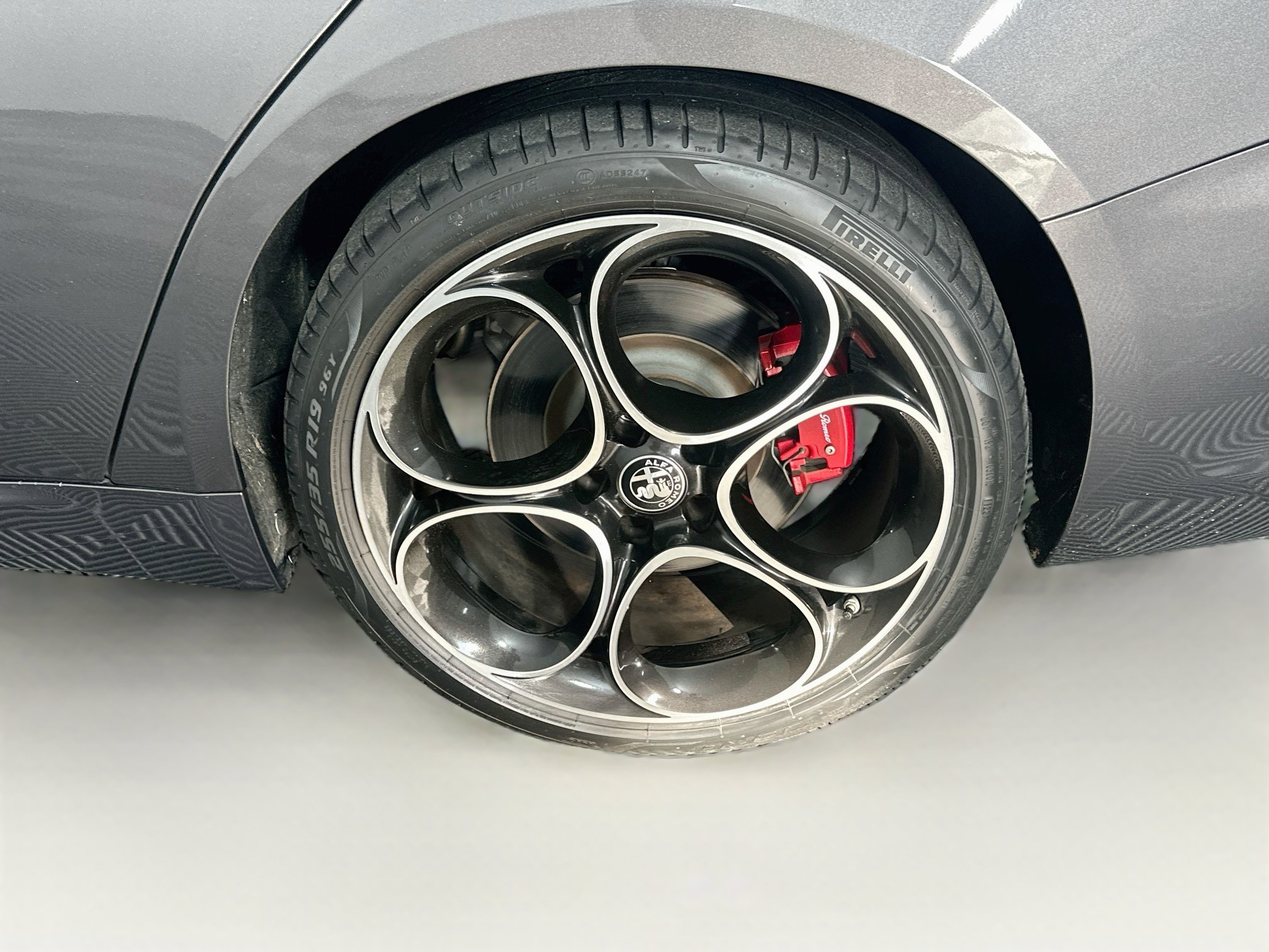 Used 2023 Alfa Romeo Giulia Veloce RWD image 11