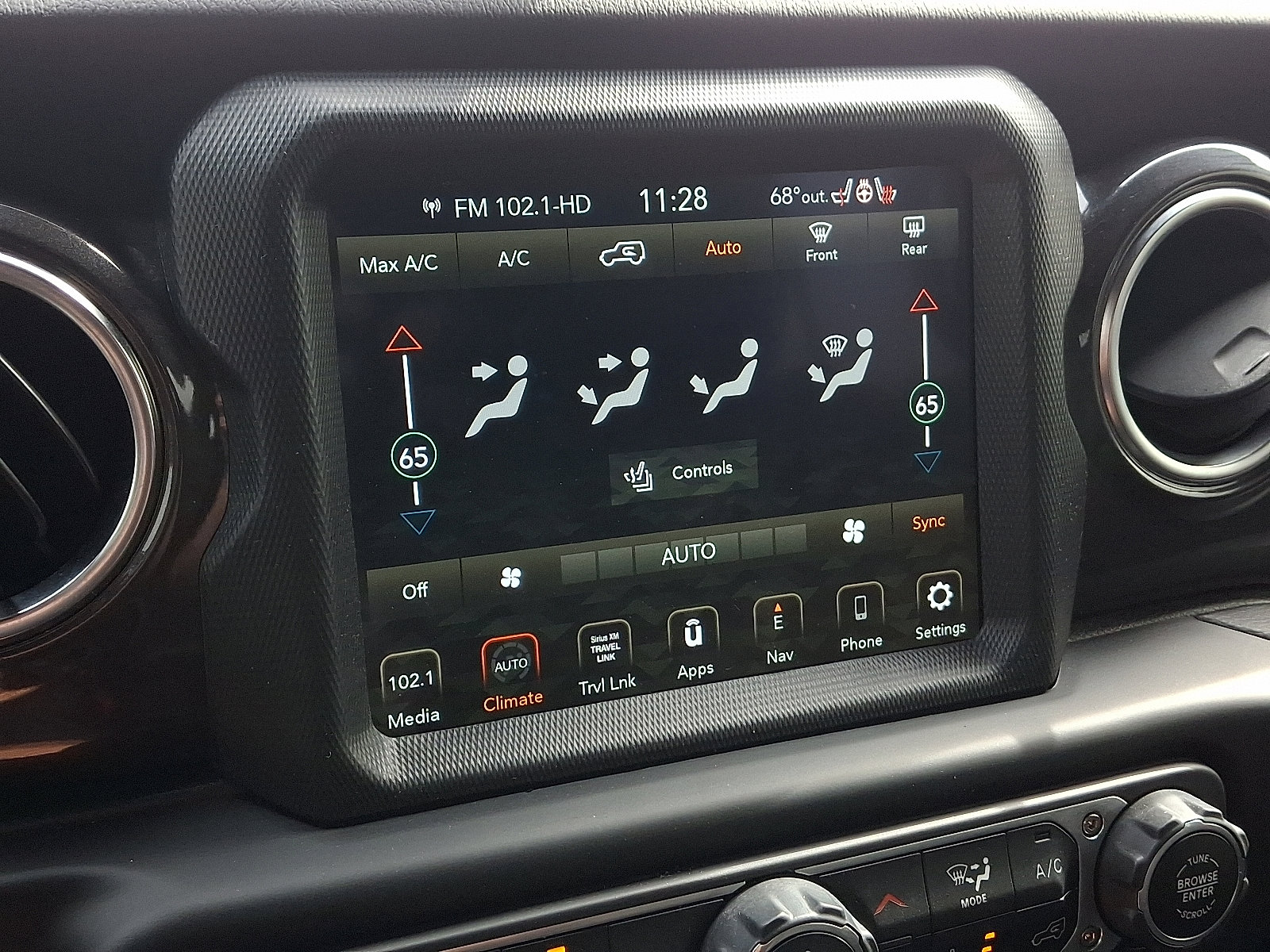 Used 2022 Jeep Wrangler Unlimited Sahara image 16