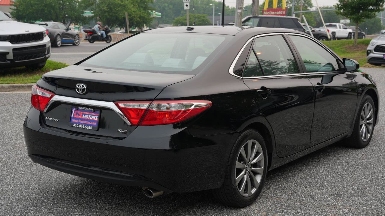 Used 2017 Toyota Camry XLE w/ Moonroof Package FWD image 5