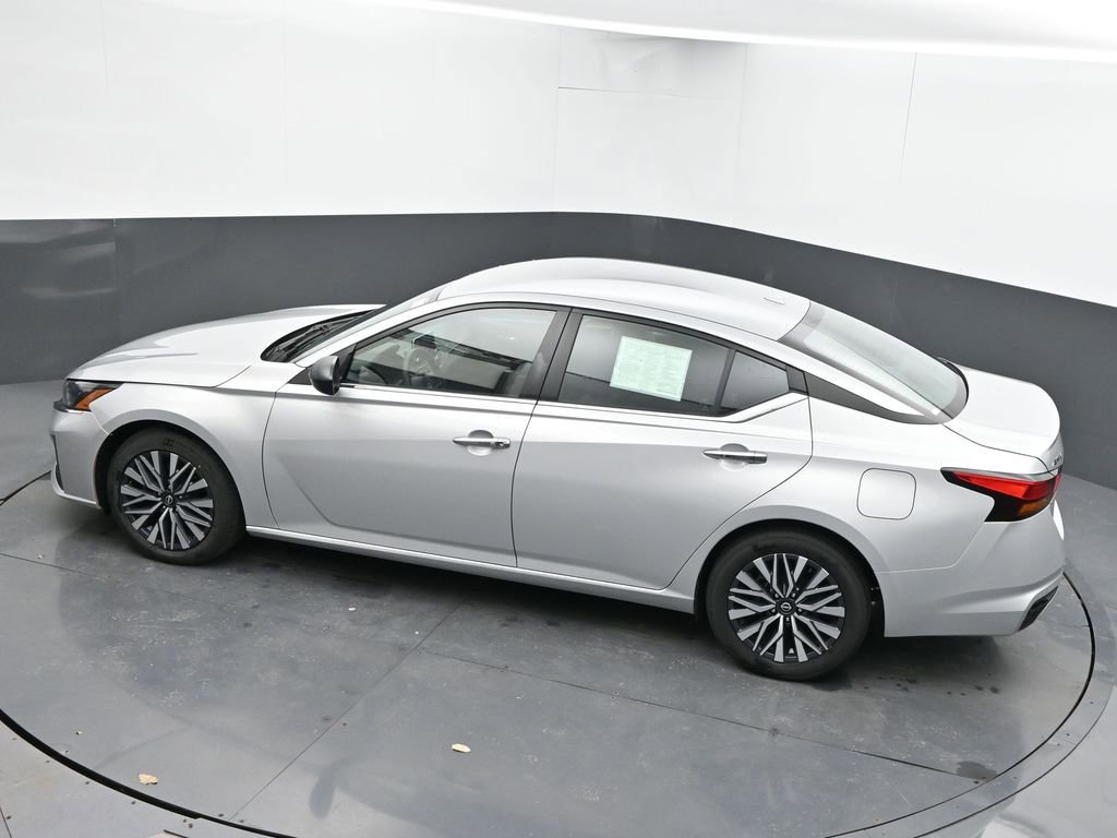 Used 2024 Nissan Altima 2.5 SV FWD image 30