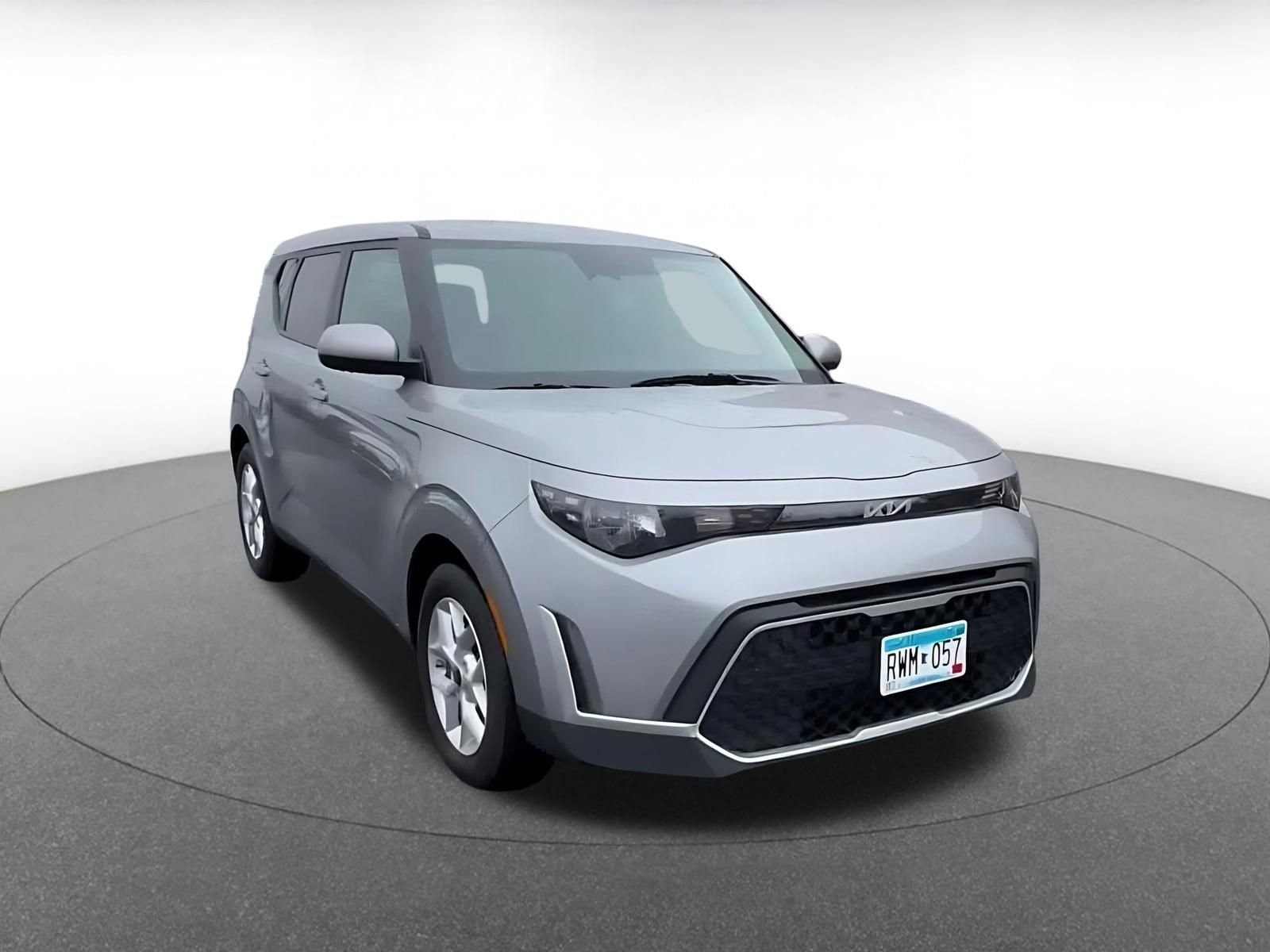 Used 2025 Kia Soul LX w/ LX Technology Package FWD image 3