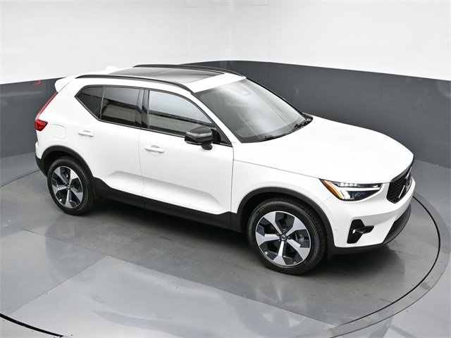 Used 2024 Volvo XC40 B5 Plus image 43