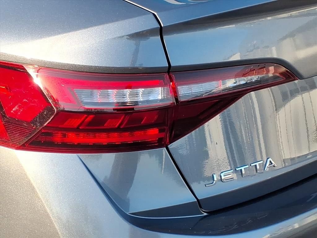 Used 2023 Volkswagen Jetta S image 9