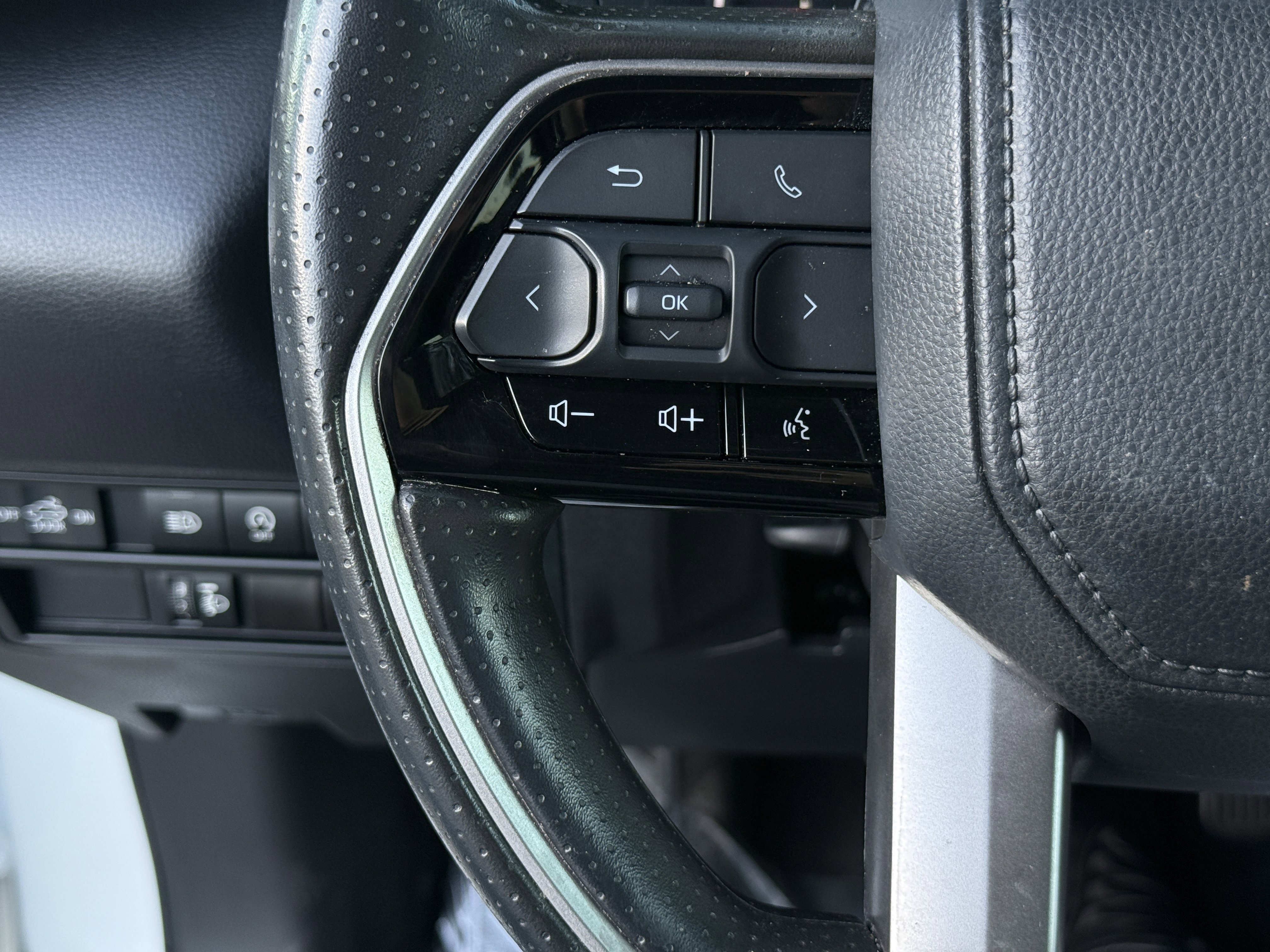 Used 2022 Toyota Tundra SR5 w/ SR5 Convenience Package image 19