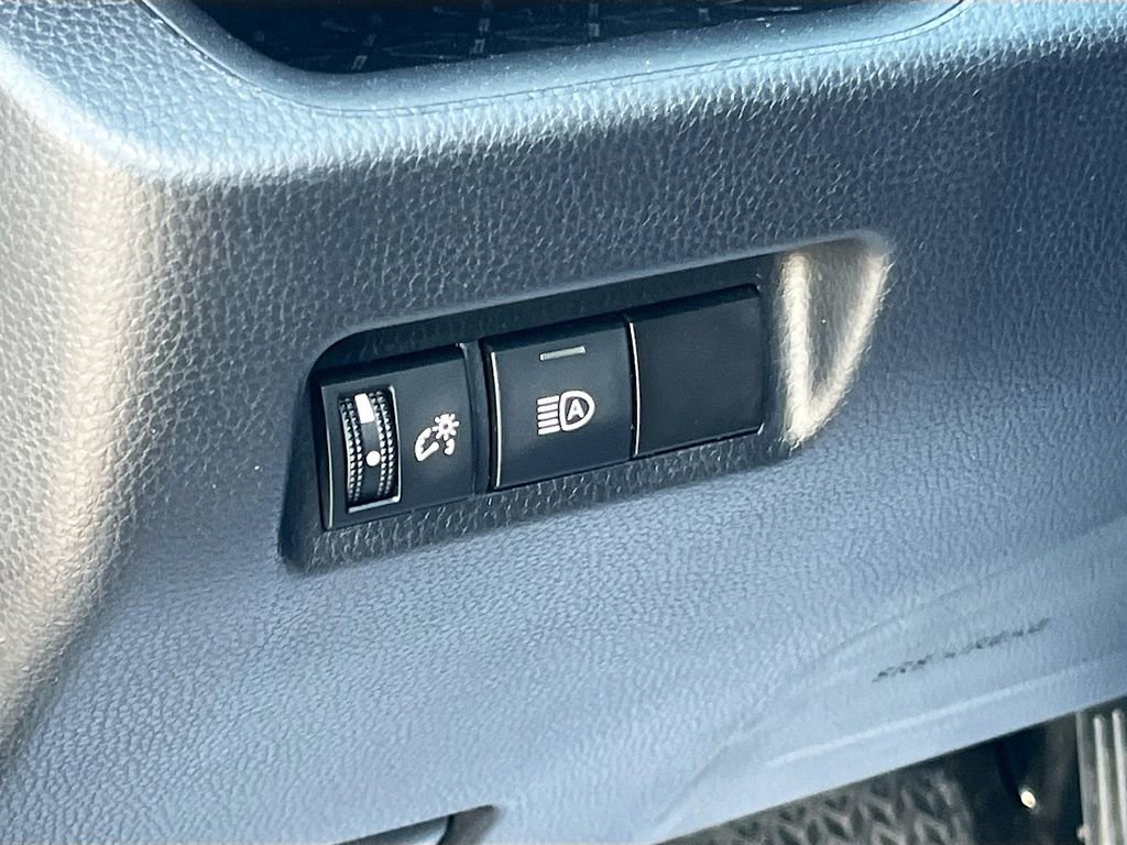 Used 2022 Toyota RAV4 XLE image 10