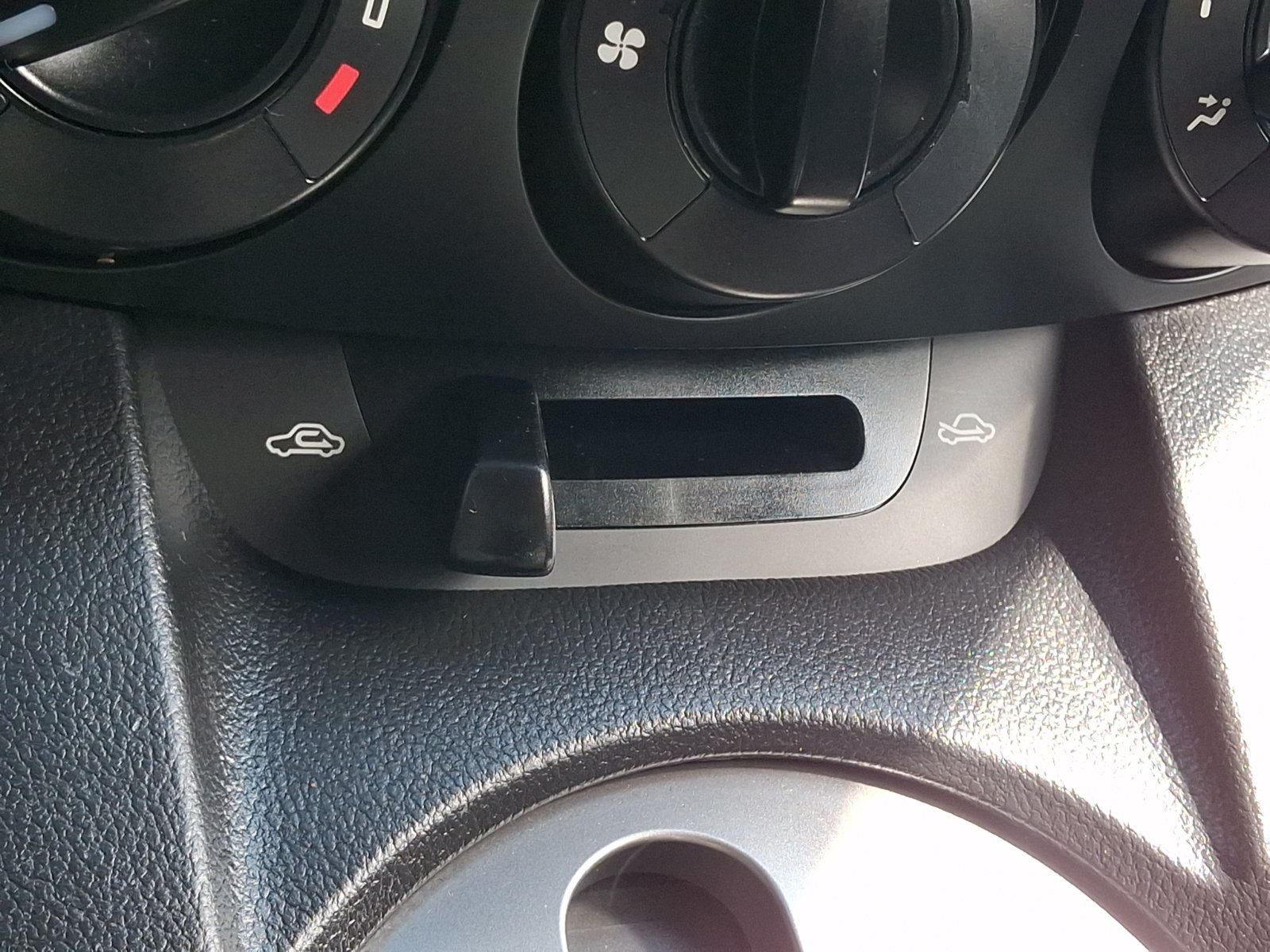 Used 2014 MAZDA MAZDA2 Sport FWD image 26