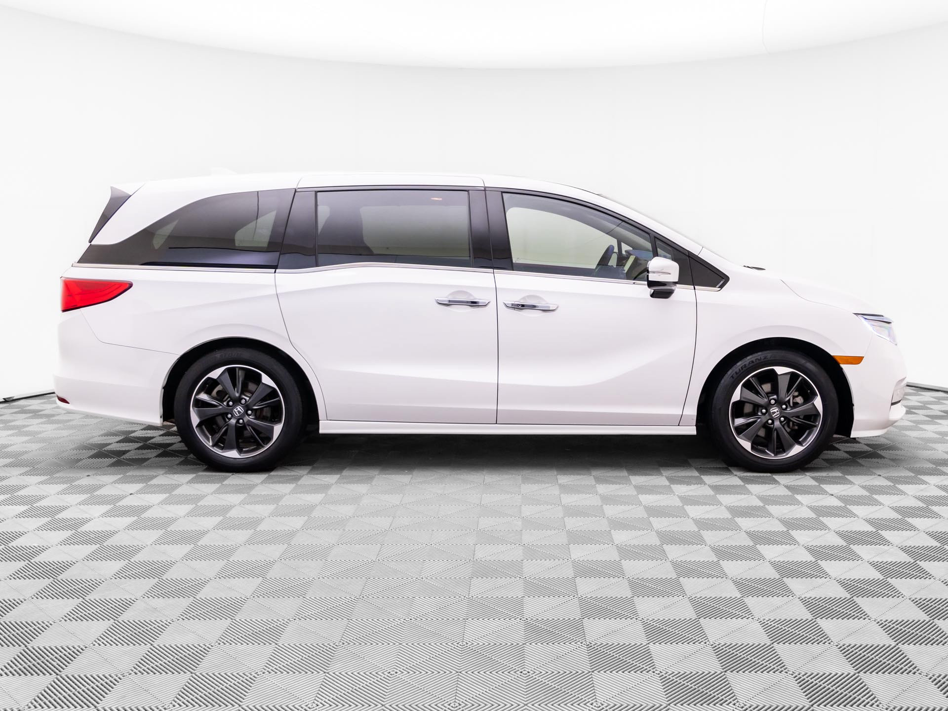 Used 2024 Honda Odyssey Elite image 6