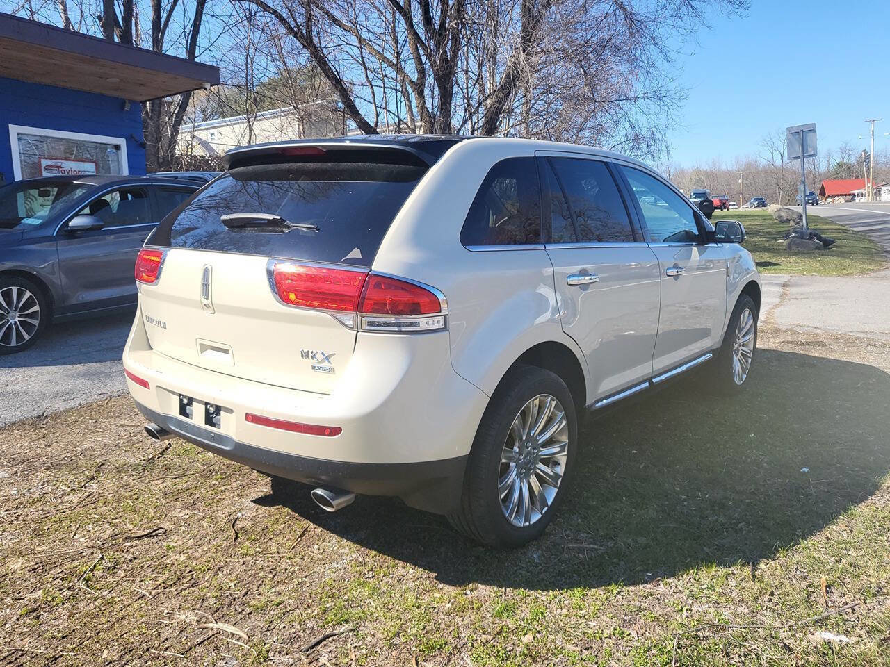 Used 2015 Lincoln MKX AWD w/ Equipment Group 102A image 4