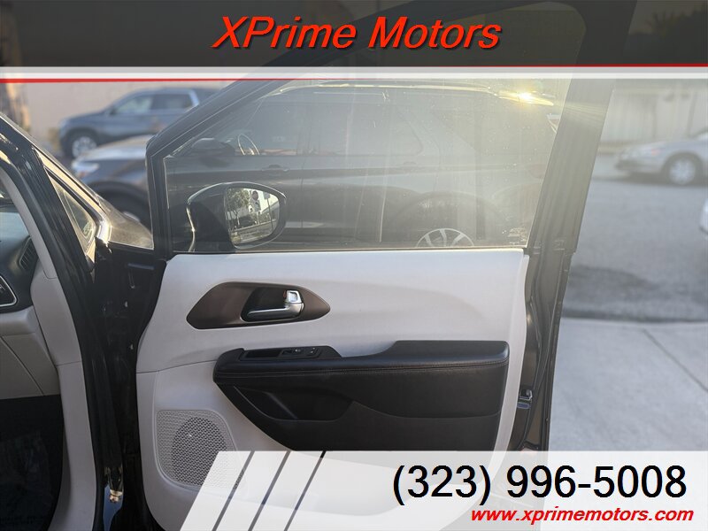 Used 2019 Chrysler Pacifica Touring-L w/ Advanced Safetytec Group FWD image 36