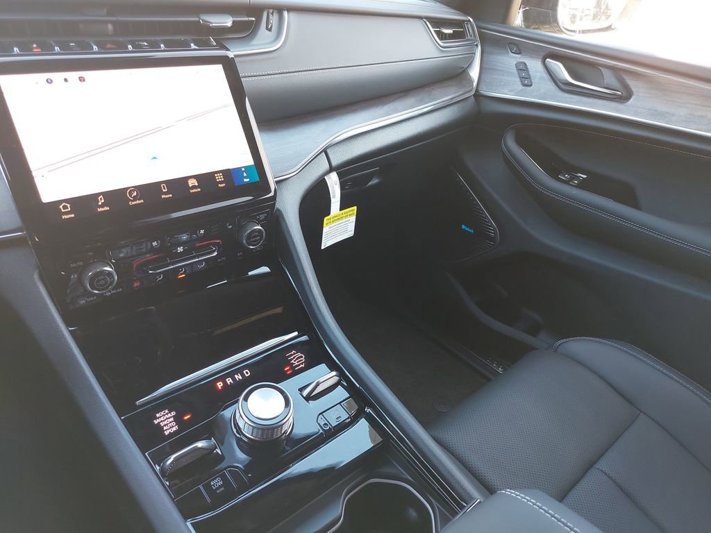 New 2024 Jeep Grand Cherokee Overland w/ Luxury Tech Group IV image 25