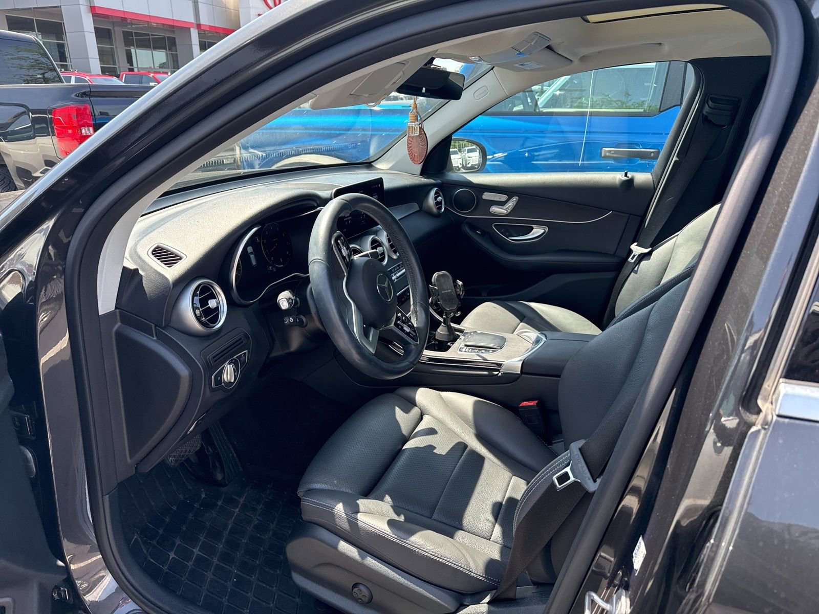 Used 2021 Mercedes-Benz GLC 300 4MATIC image 2