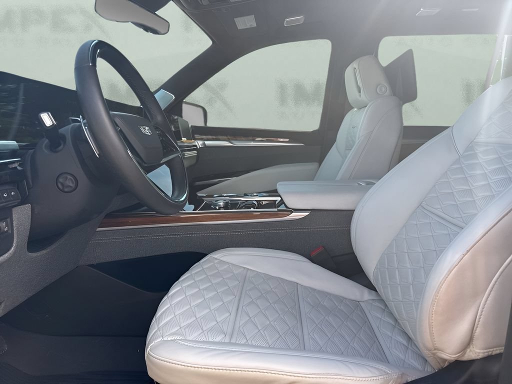 Used 2025 Cadillac Escalade Sport Platinum w/ LPO, Floor Liner Package AWD/4WD image 9