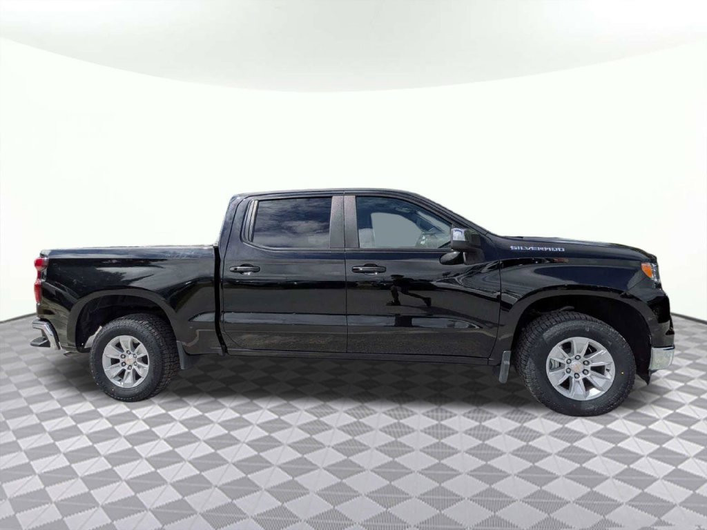 Used 2025 Chevrolet Silverado 1500 LT RWD image 2